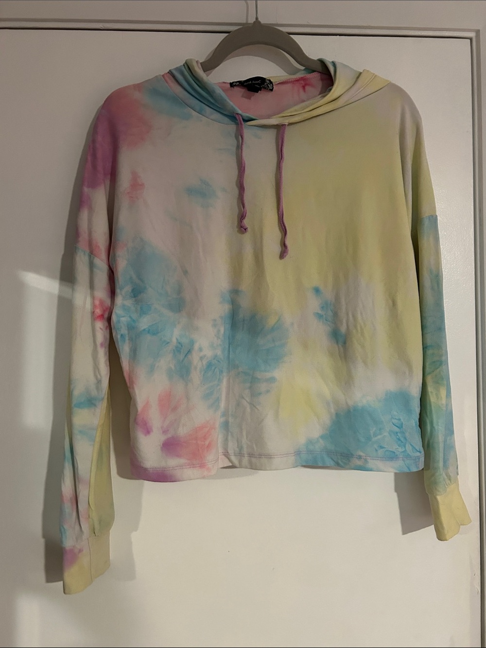 Derek Heart Pastel Tie-Dye Cropped Hoodie in Pink, Blue & Yellow